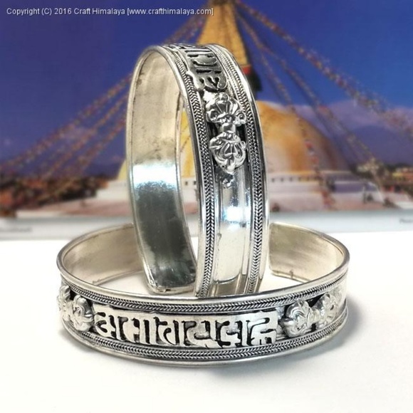 Tibetan White Metal OM Mantra Unisex Bracelet - Picture 3 of 3